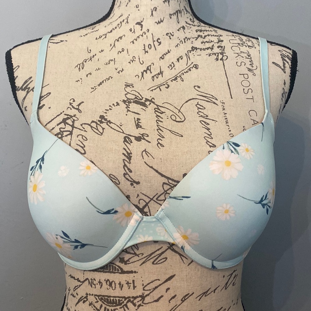 Victoria’s Secret Pink bra